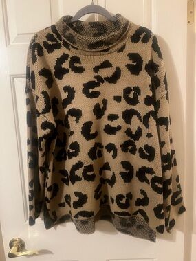DKNY Women’s Turtleneck Leopard Print Beige and Black Cozy Lux Sweater Size XL